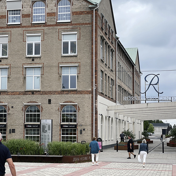 Välkommen till Rörstrand Center, den förvandlade porslinsfabriken i Lidköping